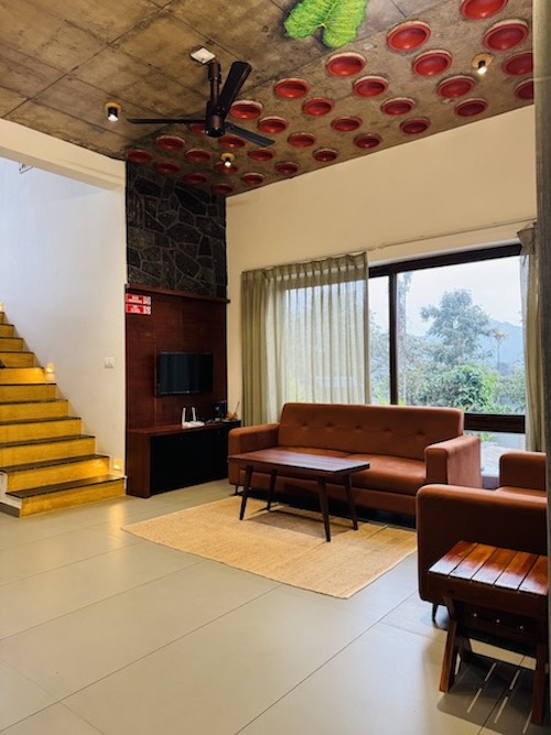 Hill Brown living room with terracotta ceiling